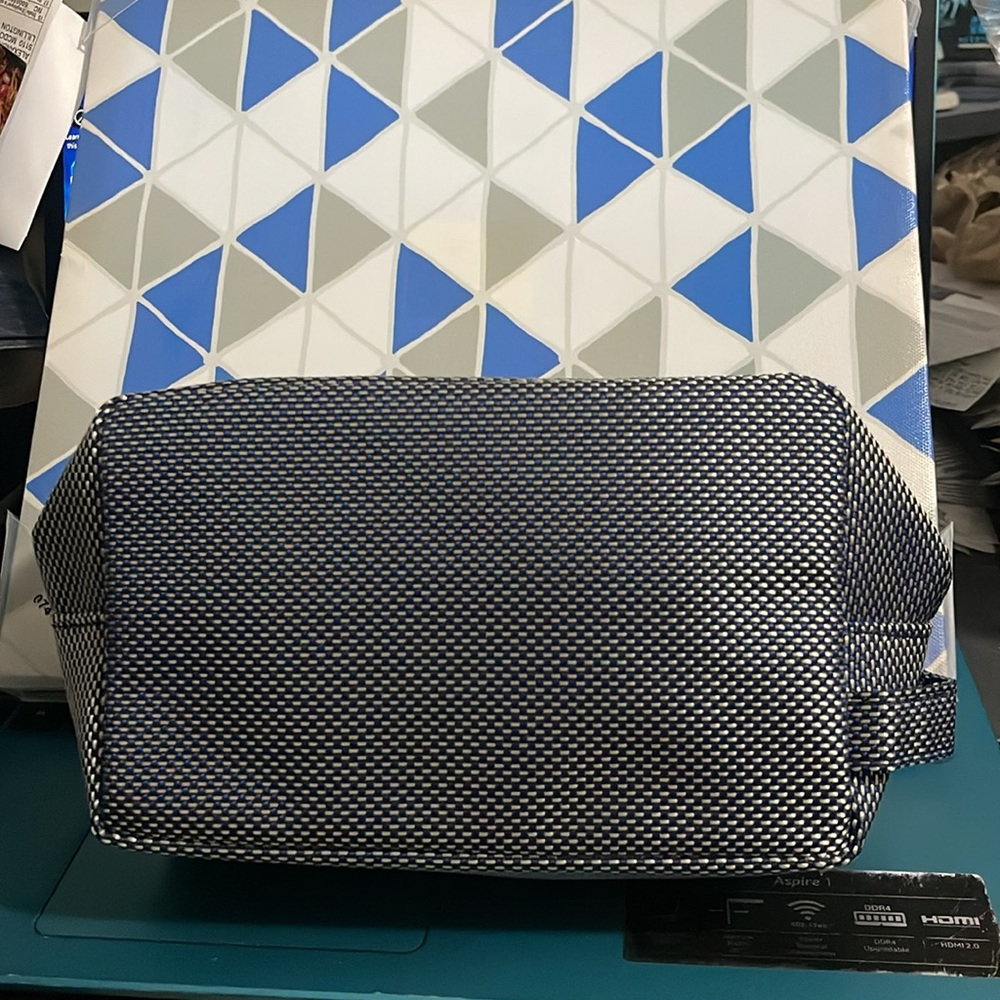 BVLGARI Beaute BLUE and WHITE Makeup Bag Pouch Cosmetic Bag - Picture 2 of 3
